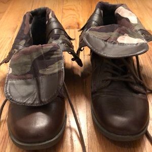 Combat boots